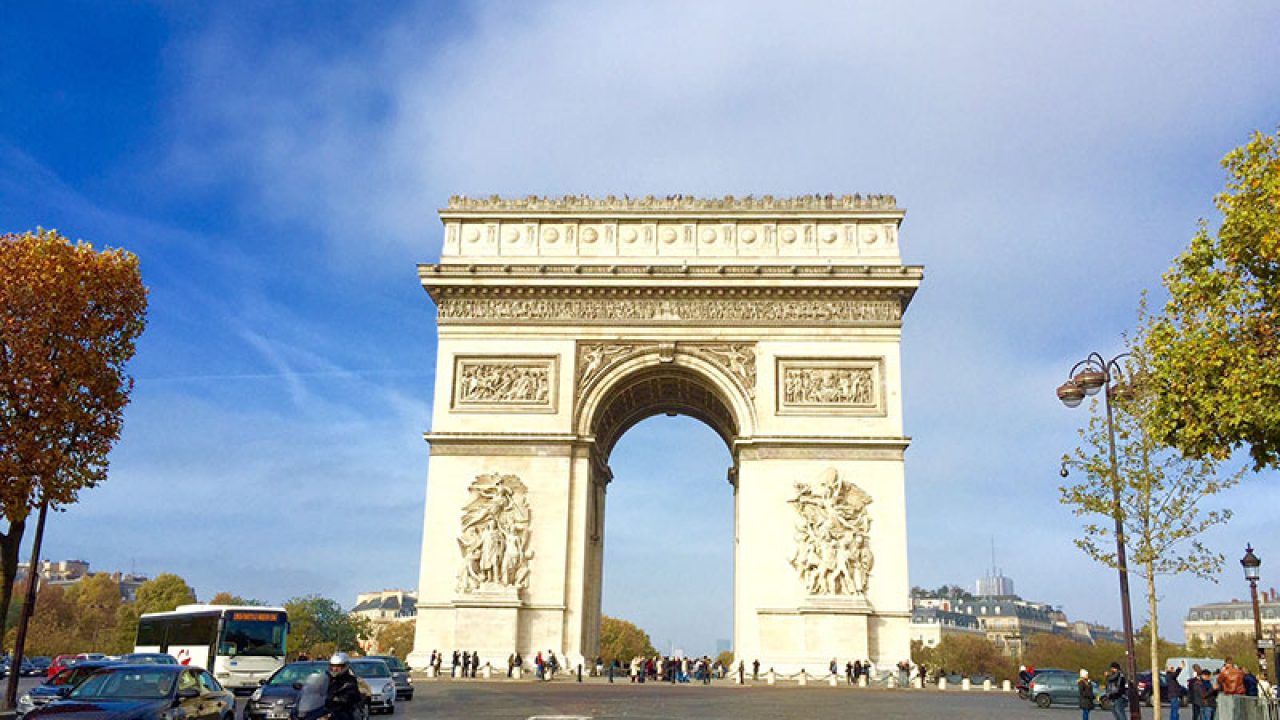 Триумфальная арка это. Триумфальная арка Париж. Триумфальная арка (Франция). Арка на площади Каррузель в Париже. Триумфальная арка Париж 1800.