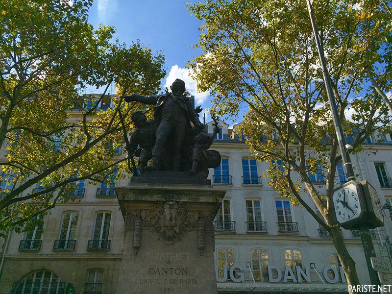 Odeon Square - Place de l'Odeon in Paris.Net Odeon Square - Place de l'Odeon in Paris.Net
