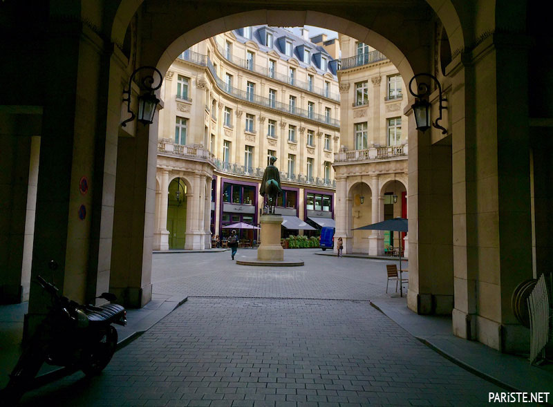 VII. Edouard Meydanı- Place Edouard VII Pariste.Net