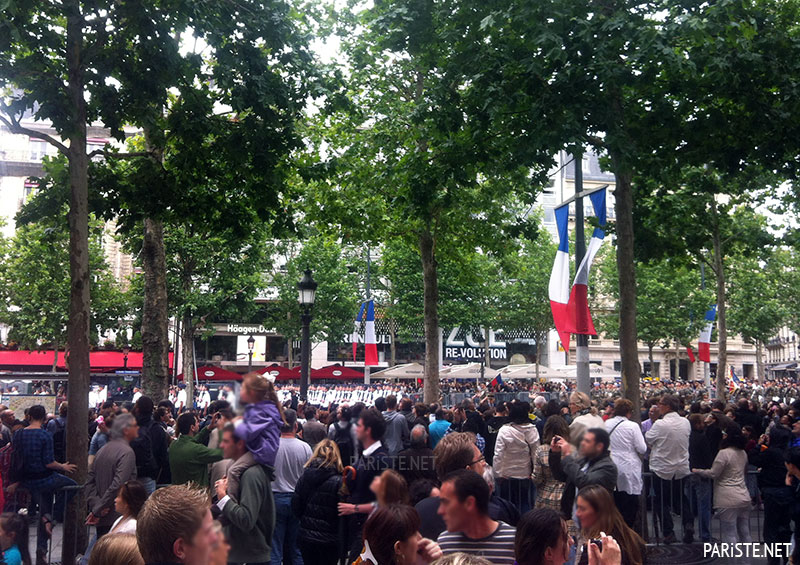 14 Juillet Bastille Day 14 Temmuz Fransız Ulusal Bayramı Pariste.Net