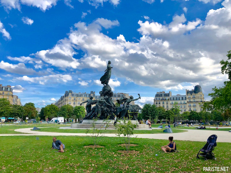 Place de la Nation Meydanı Pariste.Net