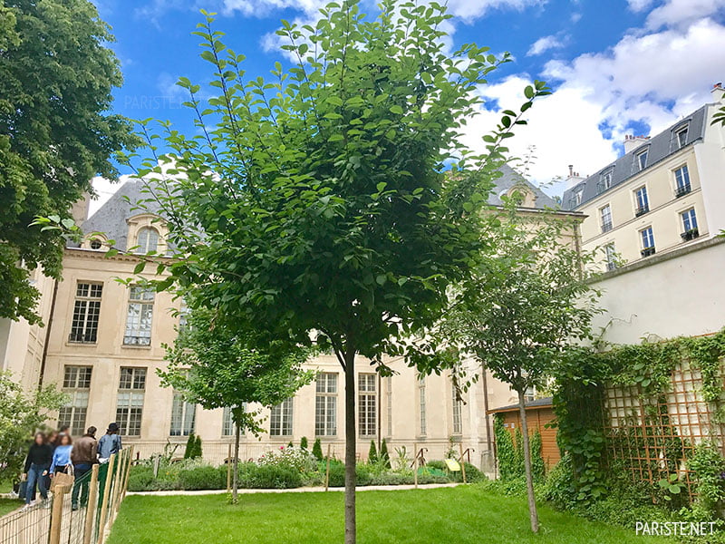 Jardin des Rosiers Le Marais Paris Pariste.Net