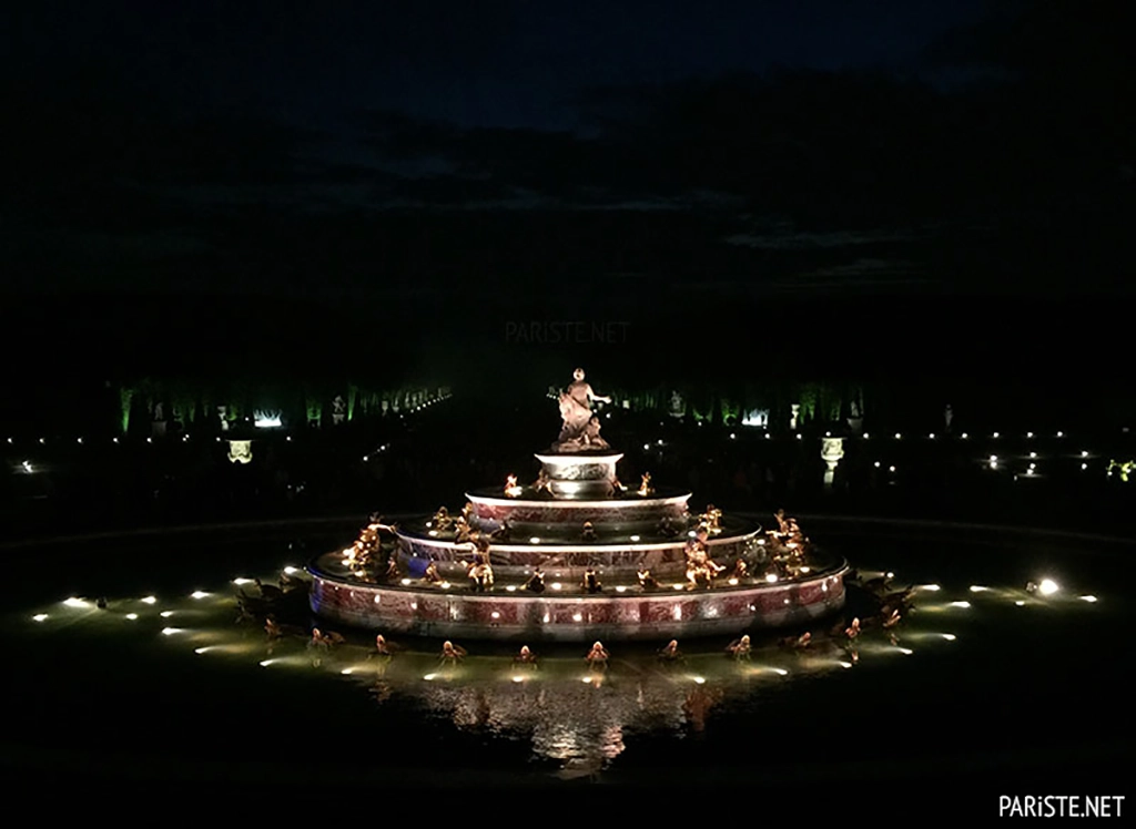 Versay Sarayı Havai Fişek Gösterisi - Les Grands Eaux Nocturnes Pariste.Net Versay Sarayı Havai Fişek Gösterisi - Les Grands Eaux Nocturnes Pariste.Net