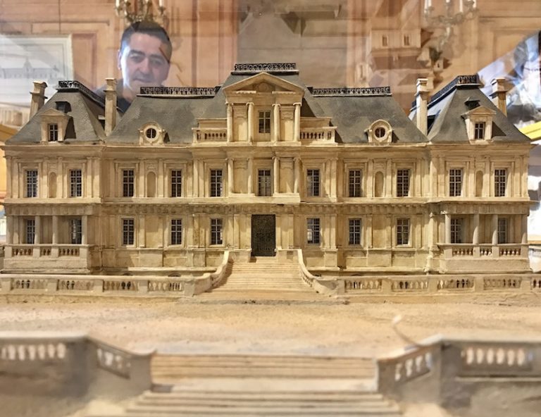 La Belle Et La Bete Chateau Maisons Laffitte